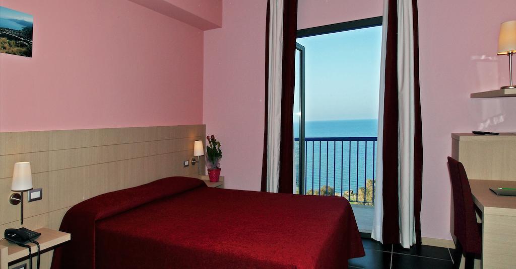 Tus'Hotel Castel di Tusa Oda fotoğraf