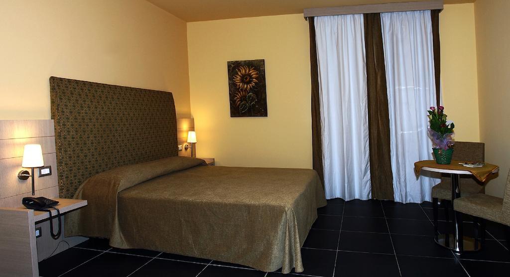 Tus'Hotel Castel di Tusa Oda fotoğraf